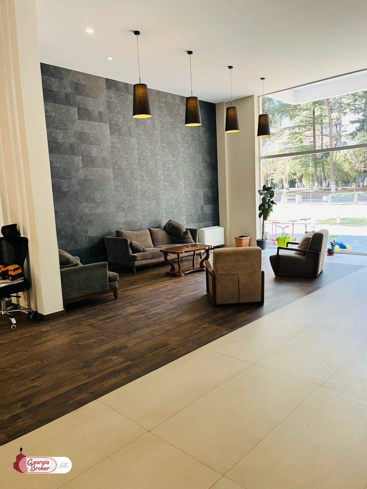 იყიდება ახალი გარემონტებული 3 ოთახიანი ბინა ვაკეში